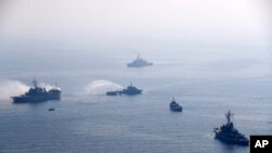 伊朗陆军报2021年2月17日发表的照片显示,俄罗斯海军、伊朗海军以及伊朗海上革命卫队量在印度洋上进行了一次联合海上军演中。