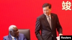 中国新任外长秦刚2023年1月11日会见非盟委员会主席法基。(路透社)