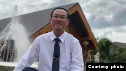 Thầy giáo Đặng Đăng Phước. Photo by Le Thi Ha