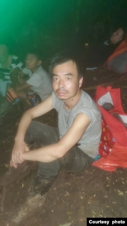 跋涉在哥伦比亚和巴拿马之间的热带雨林里,申育龙一度感到绝望:“当时感觉就是走不出去。”(受访者提供)