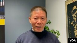 对华援助协会创办人及会长傅希秋牧师在华盛顿近郊接受美国之音采访。(2022年11月30日)