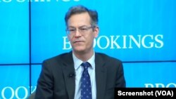 资料图片:2022年11月4日,美国国防部负责政策的副部长卡尔在布鲁金斯学会的一场对话上。(视频截图)