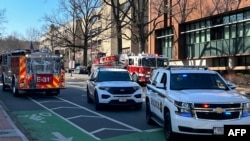 美国特勤局车辆封锁了通向以色列驻华盛顿大使馆的街道。(2024年2月25日)