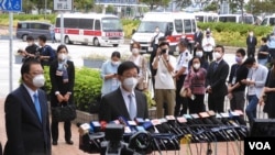 香港前政务司司长 李家超 4月13日报名参与新一届特首选举,他获得过半数的786位选委提名,成为历届特首选举最多提名票的参选人,势将成为今届唯一候选人。 (美国之音/汤惠芸)