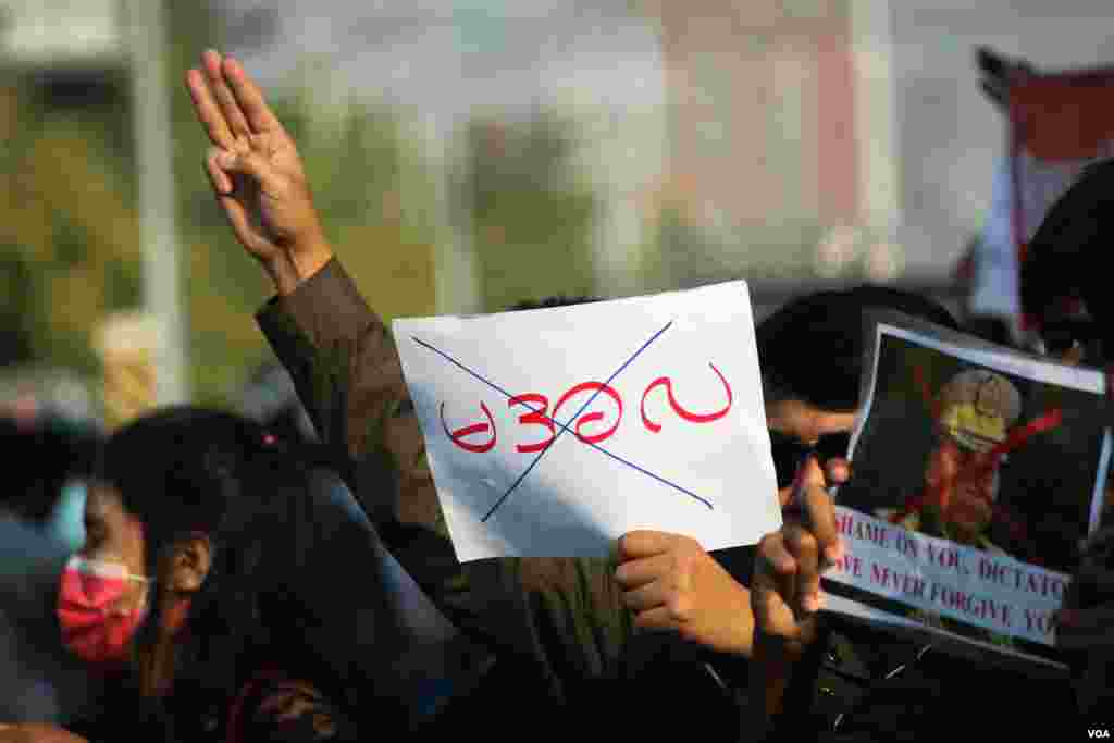 မန္တလေးမြို့က စစ်အာဏာသိမ်း ဆန့်ကျင်ဆန္ဒပြပွဲ မြင်ကွင်း။