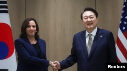 美国副总统哈里斯在首尔与韩国总统尹锡悦举行会谈。(2022年9月29日)