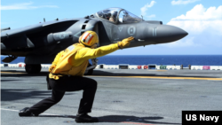 与前美军飞行员杜根(Daniel Edmund Duggan)驾驶的鹞式喷气战斗机同款的战机。(美国海军照片)