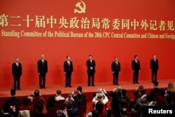 2022年10月23日,在中共二十届一中全会后,中共新一届中央政治局常委与中外媒体见面。