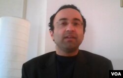 欧亚集团全球宏观地缘政治资深分析员阿里·韦恩(Ali Wyne)接受美国之音视频采访截图(美国之音记者斯洋)