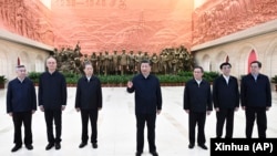 中共领导人习近平带领他的新班子到陕北参观延安革命纪念馆。(2022年10月27日)