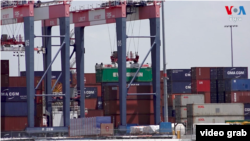 新馆疫情下,很多集装箱停靠在码头