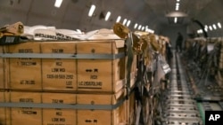 Архівне фото: поставка боєприпасів до України