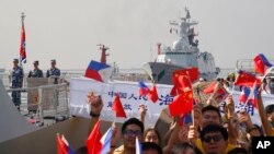 中国海军邯郸号导弹护卫舰访问马尼拉。(2019年1月17日)