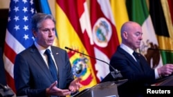 美国国务卿布林肯和国土安全部部长马约卡斯在巴拿马城出席记者会(2022年4月20日)