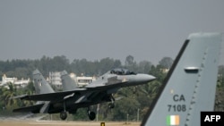 印度将采购逾百架多用途战机,一则强化其空中武力,二则摆脱对俄制战机的过度依赖。(法新社:2025年2月13日)