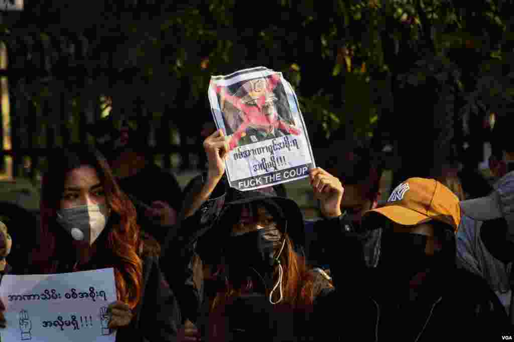 မန္တလေးမြို့က စစ်အာဏာသိမ်း ဆန့်ကျင်ဆန္ဒပြပွဲ မြင်ကွင်း။