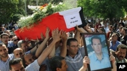 5月12日叙利亚人为自杀爆炸案死难者举行葬礼