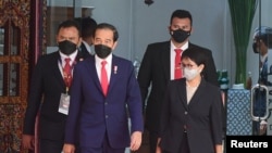 2021年4月24日,缅甸军政府领导人敏昂莱到达印度尼西亚雅加达出席东盟峰会。(路透社提供)