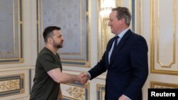 英国外相卡梅伦与乌克兰总统泽连斯基在基辅举行会谈。(2024年5月3日)