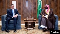 Menteri Luar Negeri AS Marco Rubio bertemu Putra Mahkota Saudi Mohammed bin Salman di Jeddah, Arab Saudi, pada hari Senin (10/3).