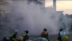 Десятки тисяч протестувальників в неділю знову вийшли на вулиці Гонконгу. Відео Десятки тисяч протестувальників в неділю знову вийшли на вулиці Гонконгу. Відео