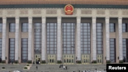 天安门广场一侧的人民大会堂 (路透社资料照)