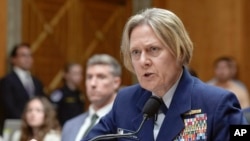 资料照片:时任美国海岸警卫队司令琳达·费根上将。(2024年6月11日)