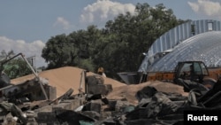 俄罗斯巡航导弹袭击了位于敖德萨的粮食出口储存设施。