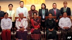 သင်တန်းပေးသည့် နိုင်ငံတကာက လွှတ်တော်ကိုယ်စားလှယ်များ နှင့် မြန်မာ လွှတ်တော်ကိုယ်စားလှယ်များ