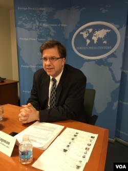 美国务院政治军事事务首席副助卿车曼德(美国之音张蓉湘拍摄)