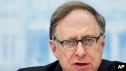 北约副秘书长弗什博在立陶宛首都维尔纽斯召开的一个媒体会议上讲话 （２０１６年３月２６日）