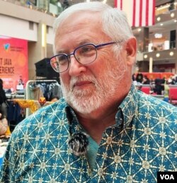 Charley Sullivan, sejarawan asal AS (foto: VOA Indonesia)