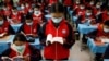 中国政府组织记者参观西藏拉萨一所中学。(2020年10月16日)