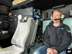 资料照:新西兰总理克里斯·希普金斯乘坐一架军用飞机飞往奥克兰。(2023年1月28日)