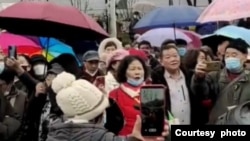 医药补贴被克扣 武汉爆发大规模抗议 (照片来自网络视频截屏)