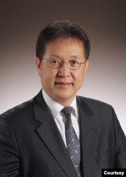 韩国仁川国立大学商学院教授洪起用(照片由本人提供)