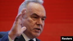 资料照:坎贝尔在北京举行的一个有关中国发展的论坛上讲话。 (2019年3月23日)