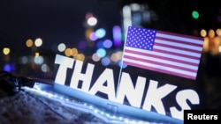 香港民众在中环爱丁堡广场感恩聚会,庆祝美国会香港人权法案成法。(2019年11月28日)