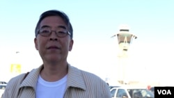 三本六四专著作者吴仁华(美国之音国符拍摄)