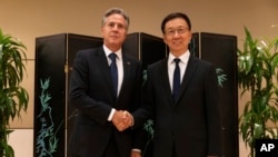 美国国务卿布林肯与中国国家副主席韩正在纽约举行会晤前握手。(2023年9月18日)