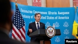 美国国务卿布林肯在驻基辅的美国大使馆讲话。(2022年1月19日)