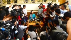 သတင်းလွတ်လပ်ခွင့်ရရေး အစိုးရနဲ့လွှတ်တော်ကို တိုက်တွန်းဖို့ နိုင်ငံတော်အတိုင်ပင်ခံကို သတင်းသမားတွေ တောင်းဆို သတင်းလွတ်လပ်ခွင့်ရရေး အစိုးရနဲ့လွှတ်တော်ကို တိုက်တွန်းဖို့ နိုင်ငံတော်အတိုင်ပင်ခံကို သတင်းသမားတွေ တောင်းဆို