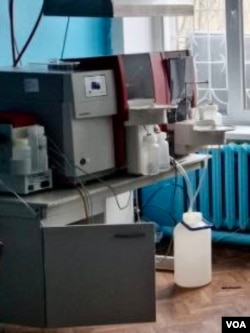 俄罗斯占领军撤走后,乌克兰切尔诺贝利“生态中心”核实验室2022年4月5日的设备状况。(照片由叶夫根尼·克拉马连科提供)