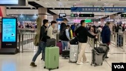 香港特首李家超宣布香港与中国大陆2月6日起全面通关，开放所有口岸毋须网上预约、不设人数限制，过去7日没外游纪录免核酸检测阴性证明要求 (美国之音/汤惠芸)