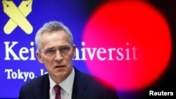 北大西洋公约组织(NATO)秘书长斯托尔滕贝格在东京庆应义塾大学发表演说。(2023年2月1日)