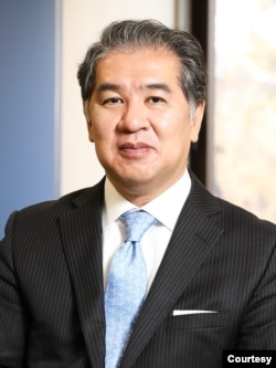 日本一桥大学法学部教授秋山信将