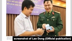 Ông Phan Quốc Việt (trái), chủ hãng Việt Á; và ông Hồ Anh Sơn (phải) thuộc Học viện Quân y tại họp báo về bộ xét nghiệm Covid của Việt Á, tháng 3/2020.