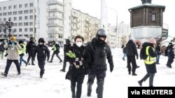 一名反战抗议者在俄罗斯叶卡捷琳堡被逮捕(3月6日)