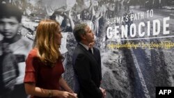 美国国务卿布林肯在华盛顿美国大屠杀纪念博物馆参观缅甸通向种族灭绝道路的展览(2022年3月21日)