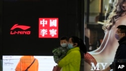 北京一家商场内的李宁专卖店的橱窗。(2022年3月16日)